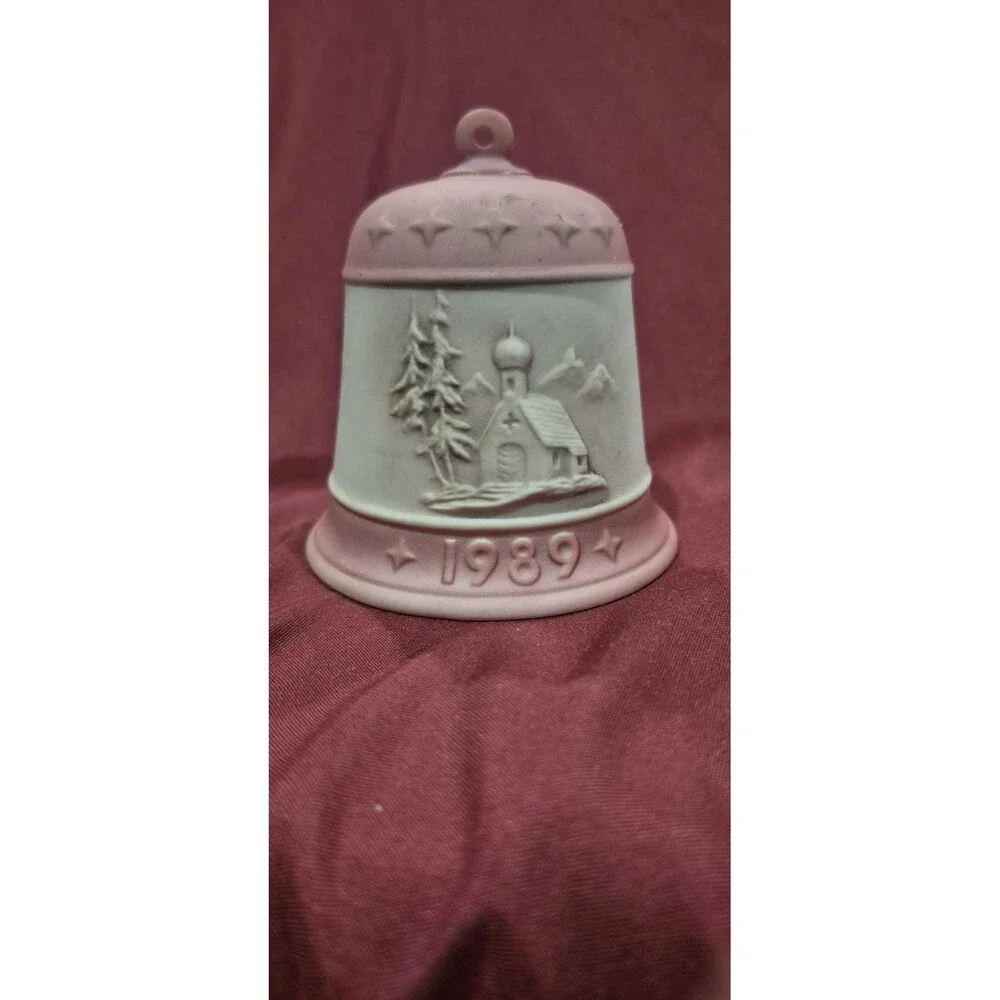 Goebel Hummel 1989 First in the Christmas Bell Series Riding Into Christmas EUC